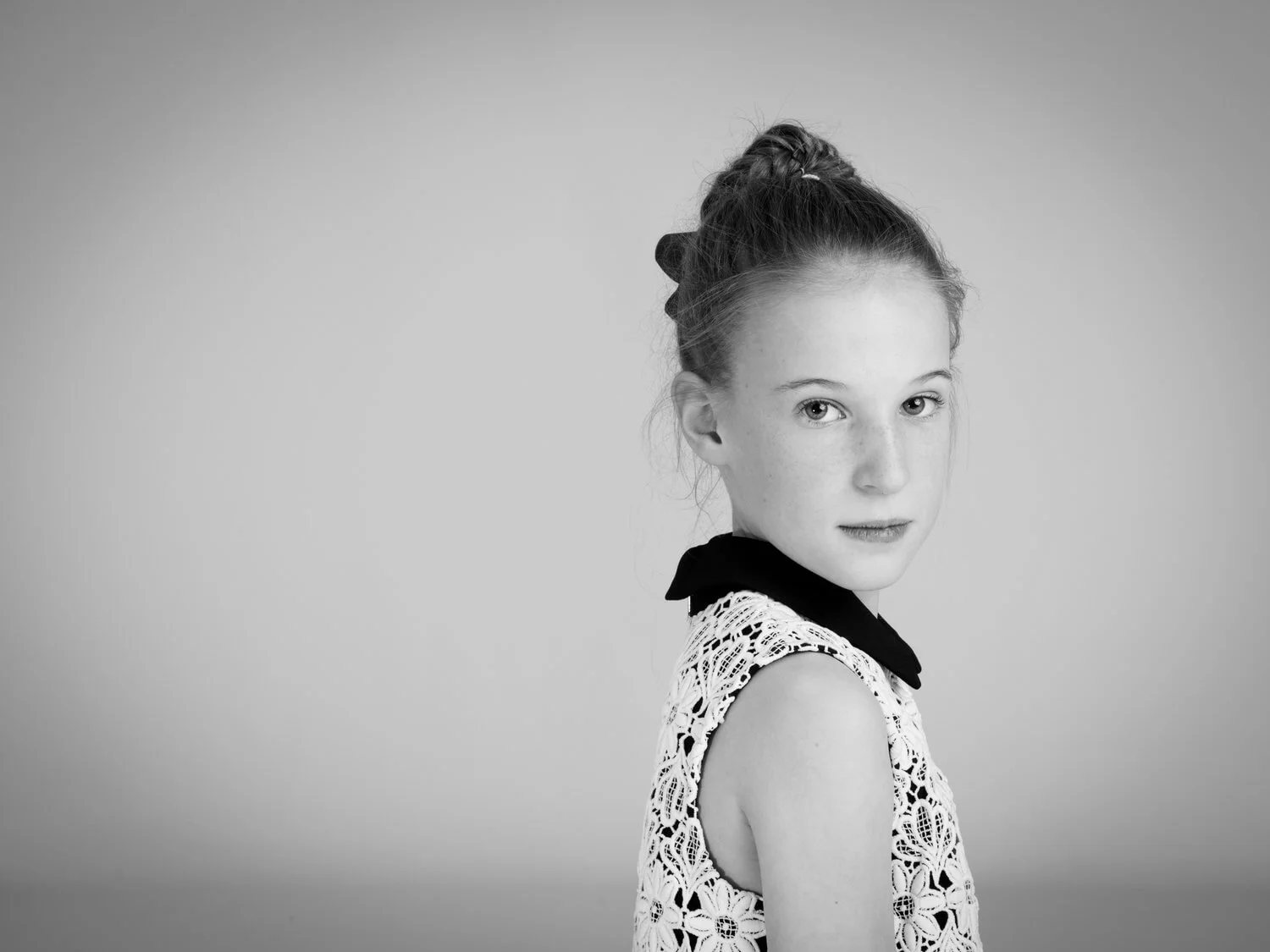 A+girl+posing+for+her+family+portrait.jpeg