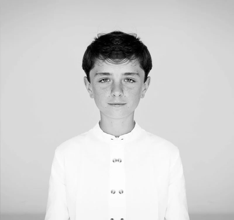 The same picture but with two right sides of his face.