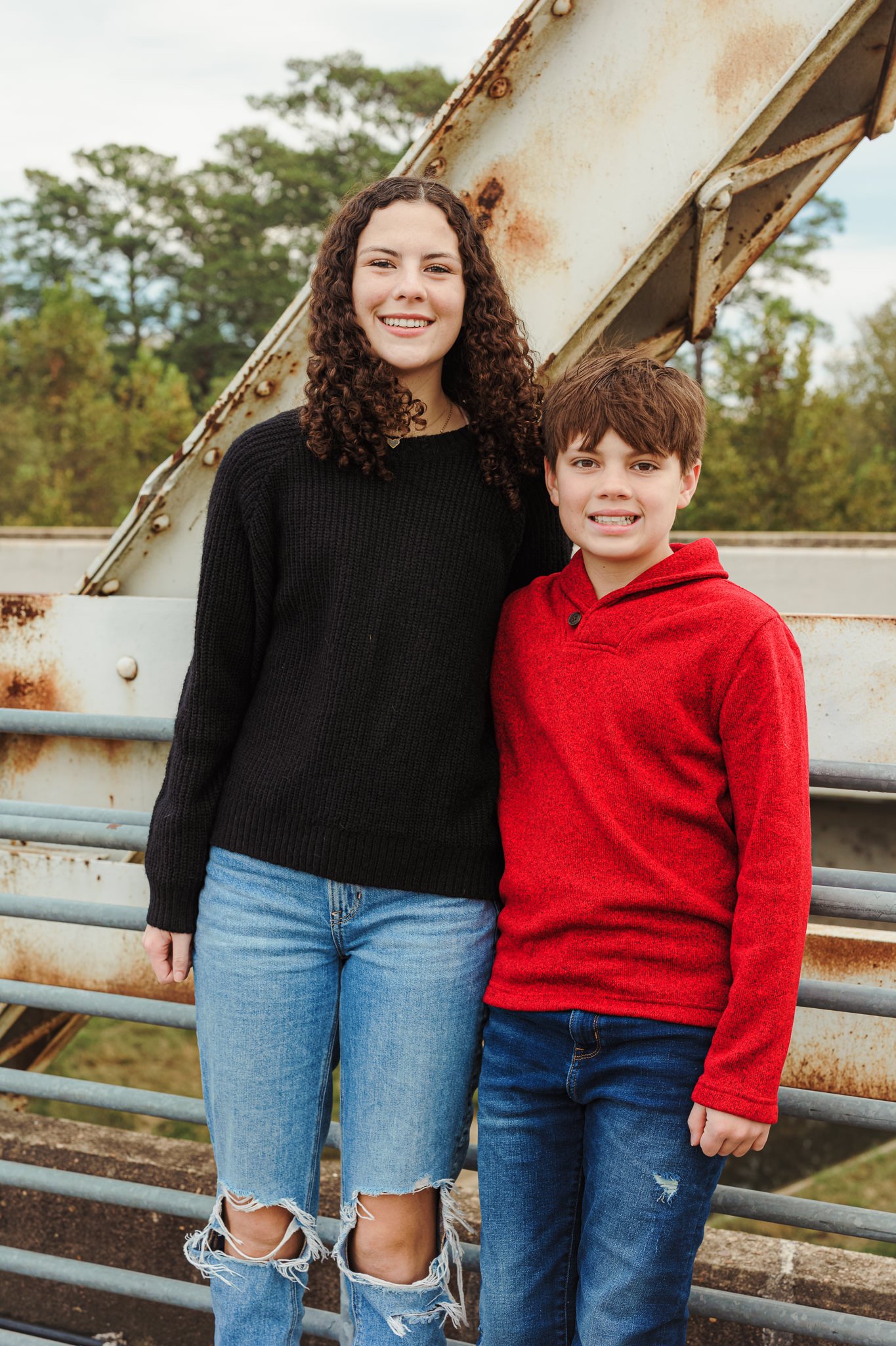 kids posed bevil Jarrell bridge