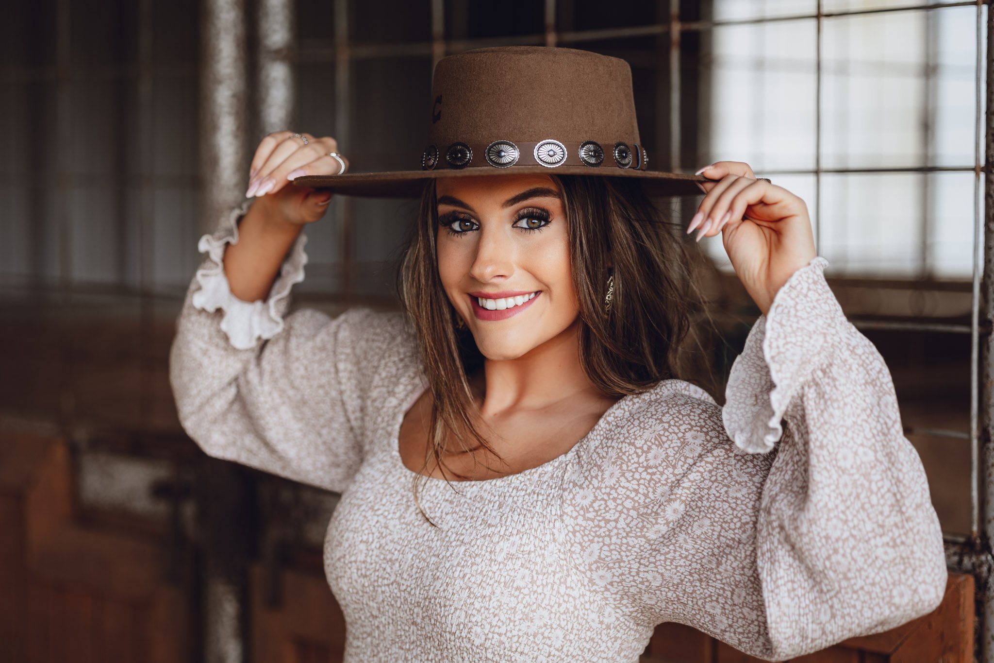 senior girl western hat stable