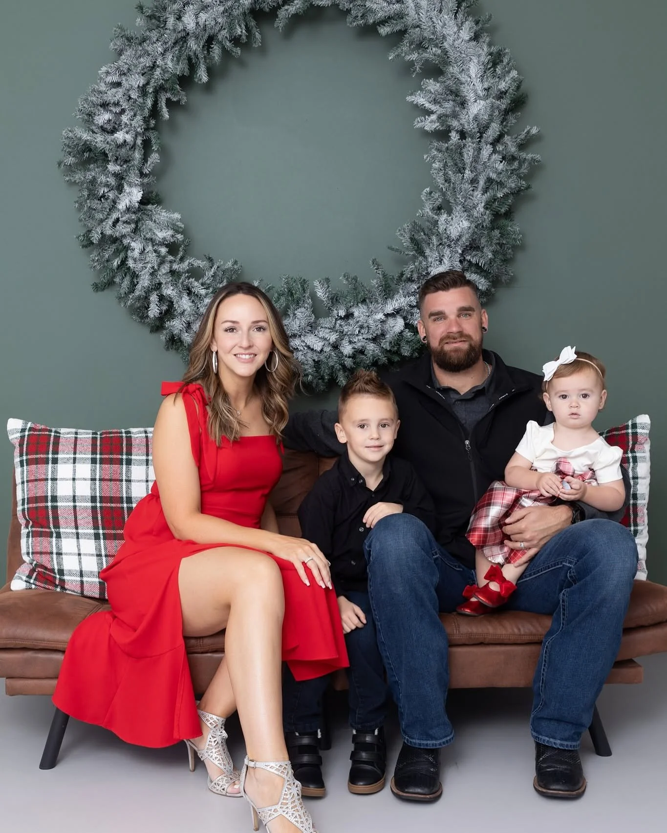 Christmas family two children green wreath couch blanket