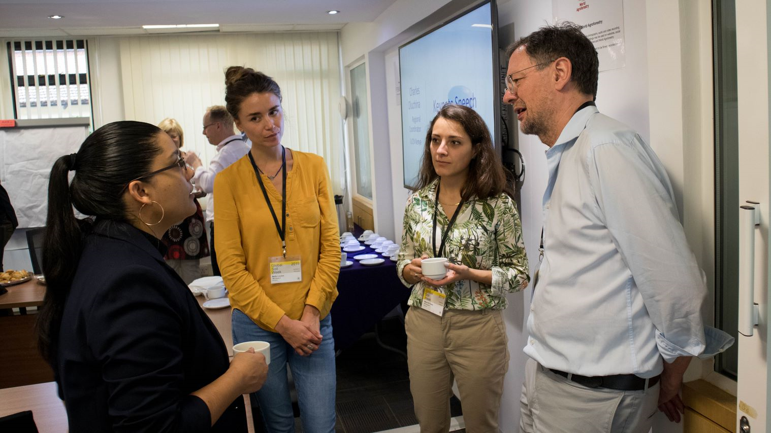 Continuing the discussions during a coffee break (Left to right: Helena Dávila Esquivel (ADIMI), Louisa Nelle (TMG Research), Marai El Fassi (TMG Research); Alexander Müller (Managing Director of TMG Research); Photo: Bruno St-Jacques / TMG Research)