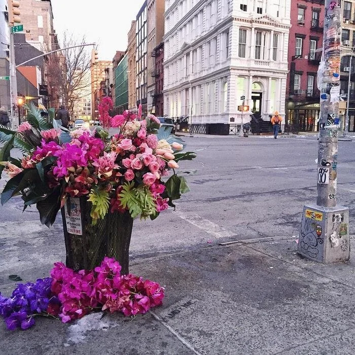 EntertainmentCrime or Art?Someone is turning NYC trash cans into giant vases filled with flowers- and I am here for it!  Lewis Miller, a florist in NYC, is gifting the residents of the city with magnificent floral arrangements, popping up all over t…