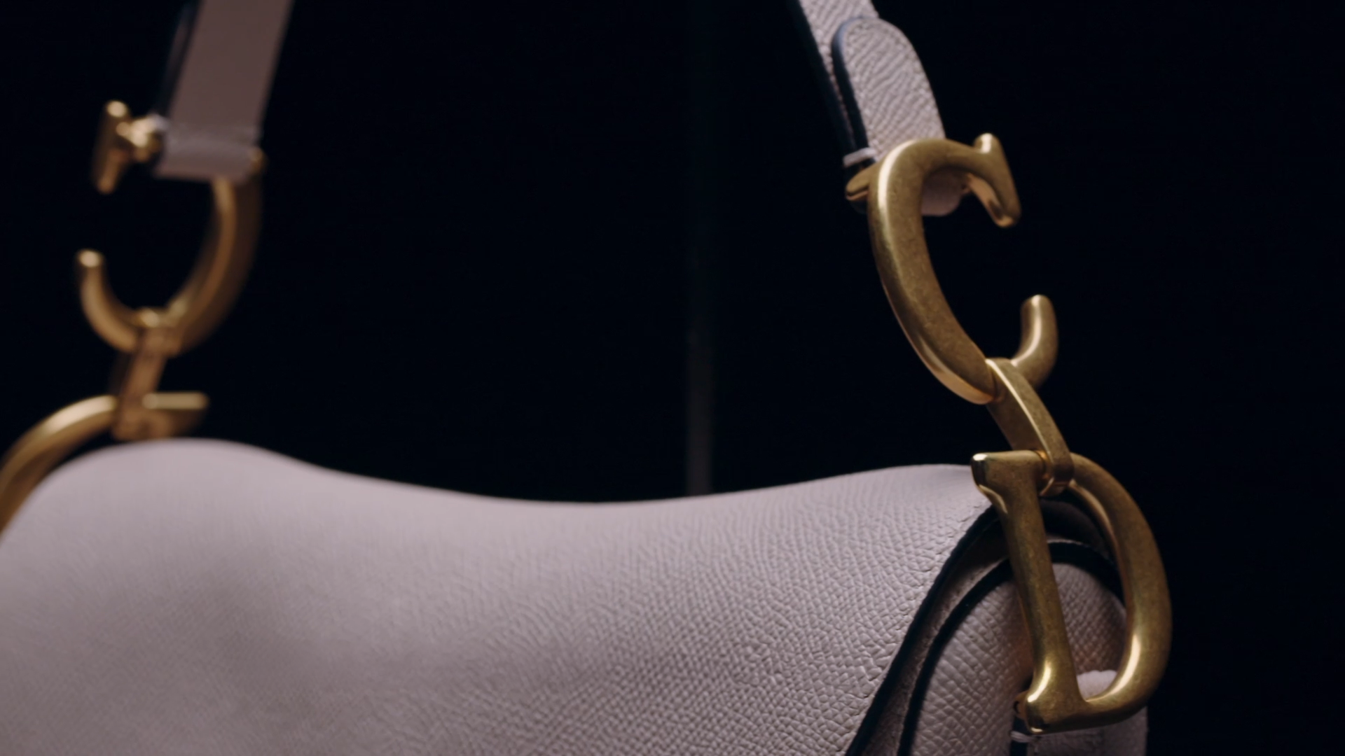 PRIVATE SCENT CUIR SADDLE 16 9 VA