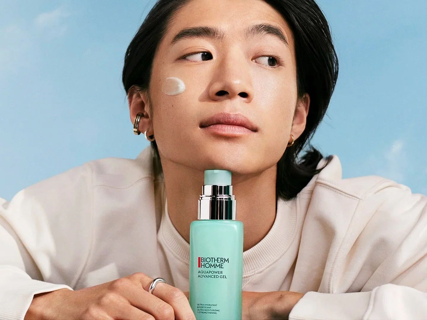 bt_dmi_skin_alwayson_Q1_2022_all-media_image_aquapower-gel-application_16.9.jpg