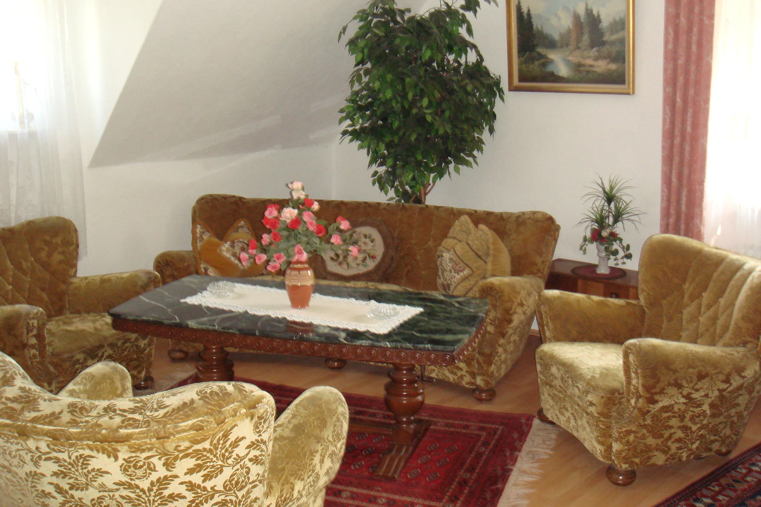 Livingroom_Apt 2.jpg
