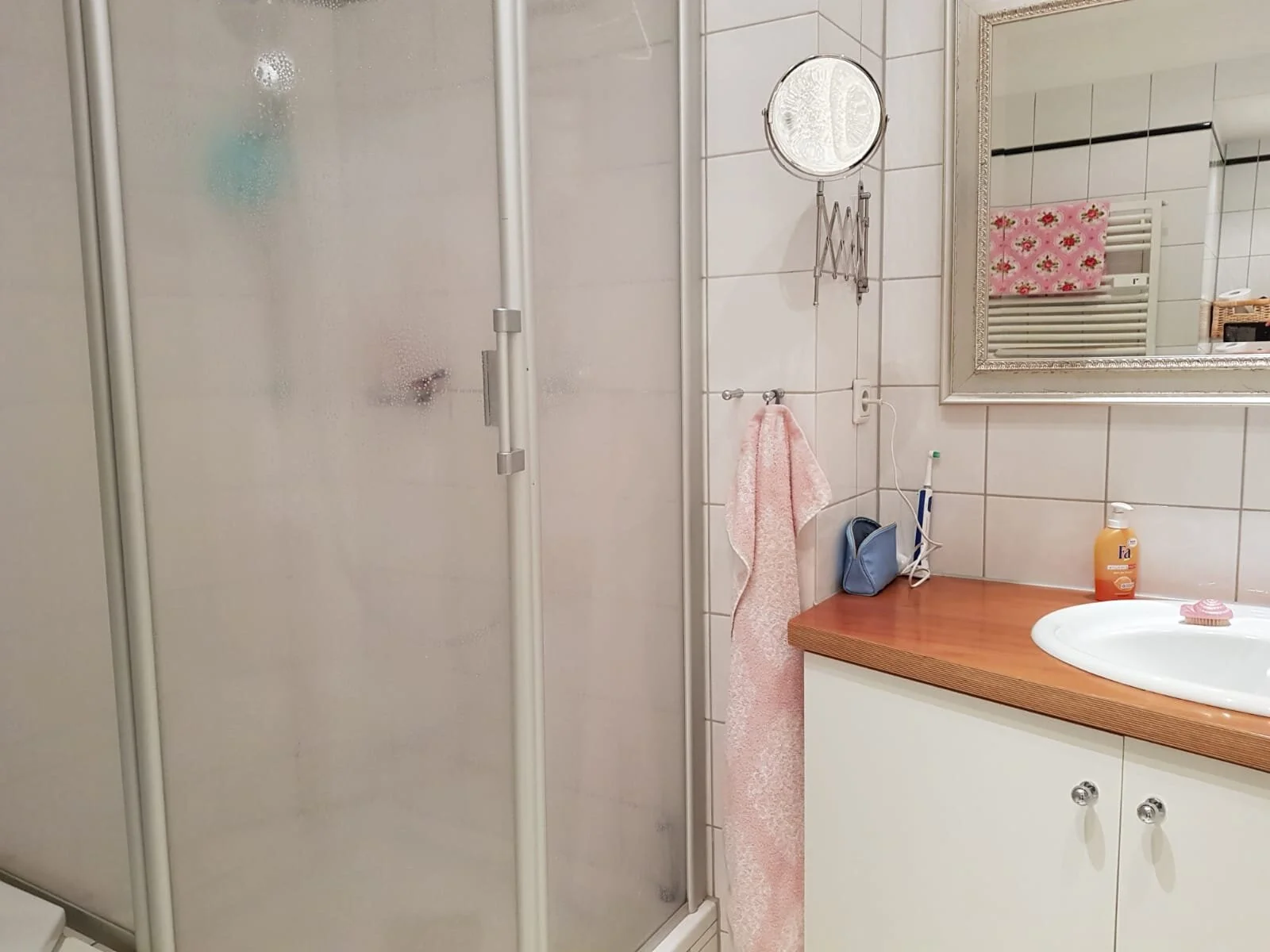 Bathroom Foto 1.jpeg