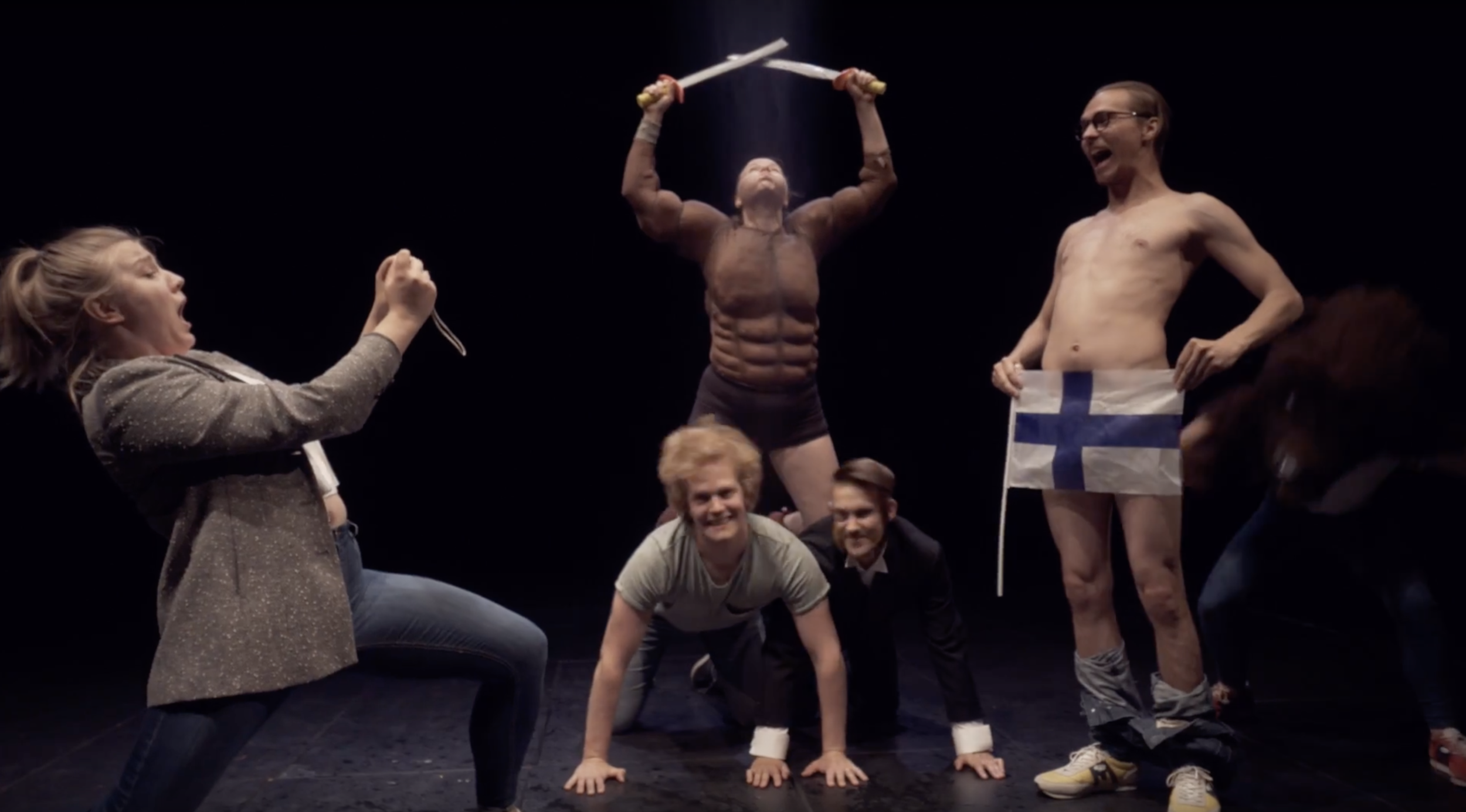 Tässä teatterillinen musiikkivideo, olkaa hyvä!