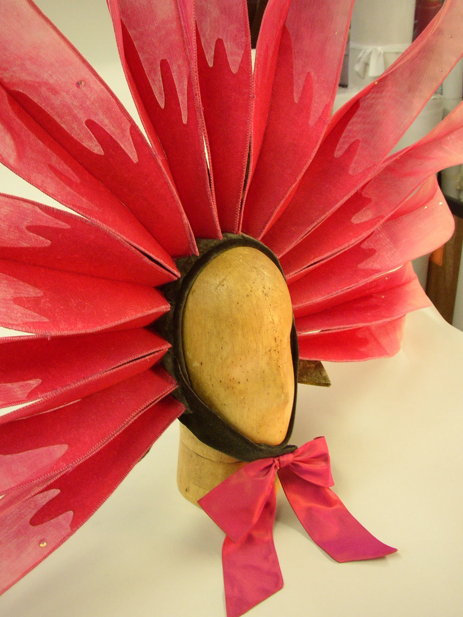 daisy_hat_front_3qurtr_3.jpg