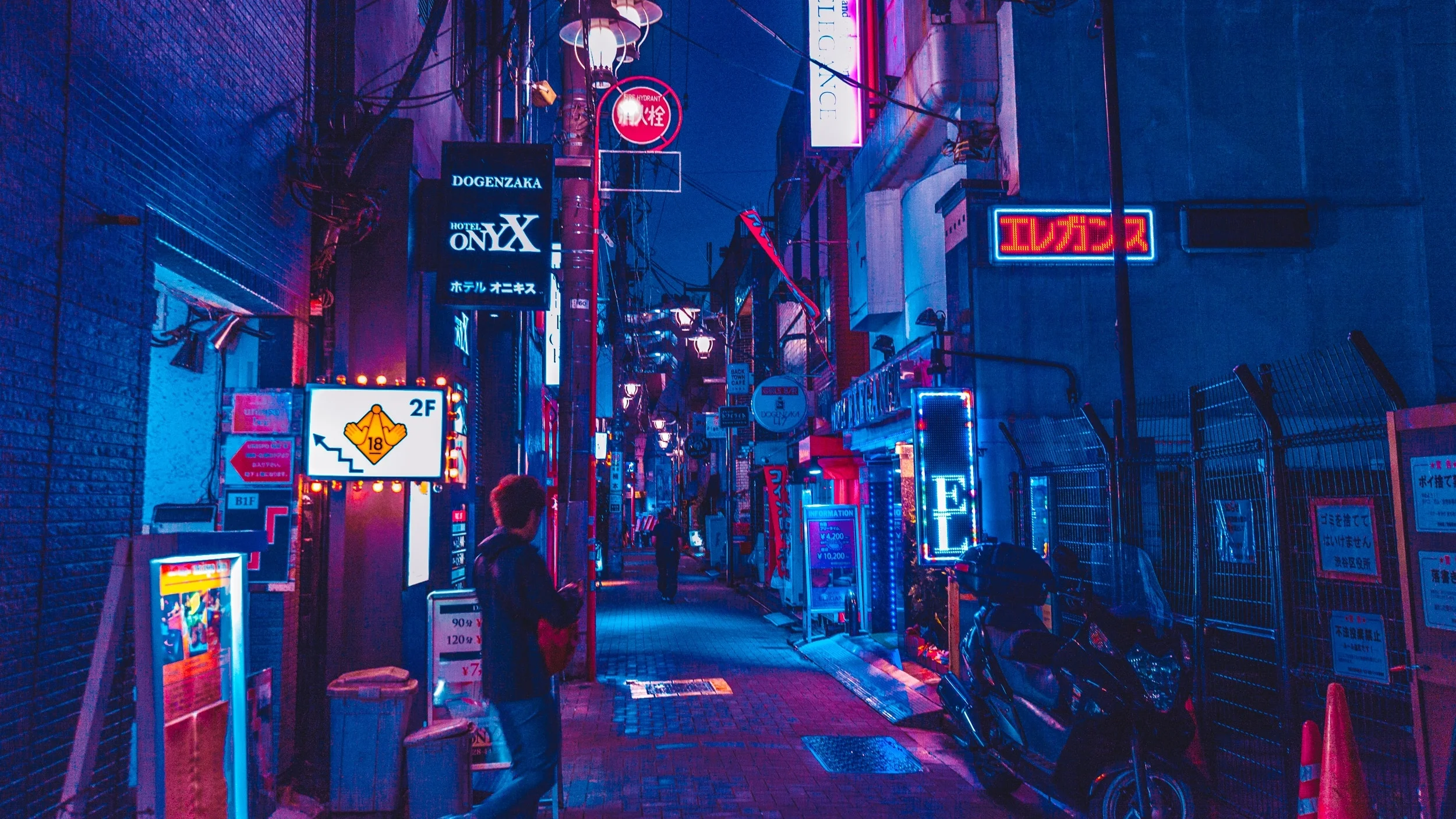 TOKYO STREETS ILLUMINATED BY NEON. CREDIT: BENJAMIN HUNG / SHUTTERSTOCK