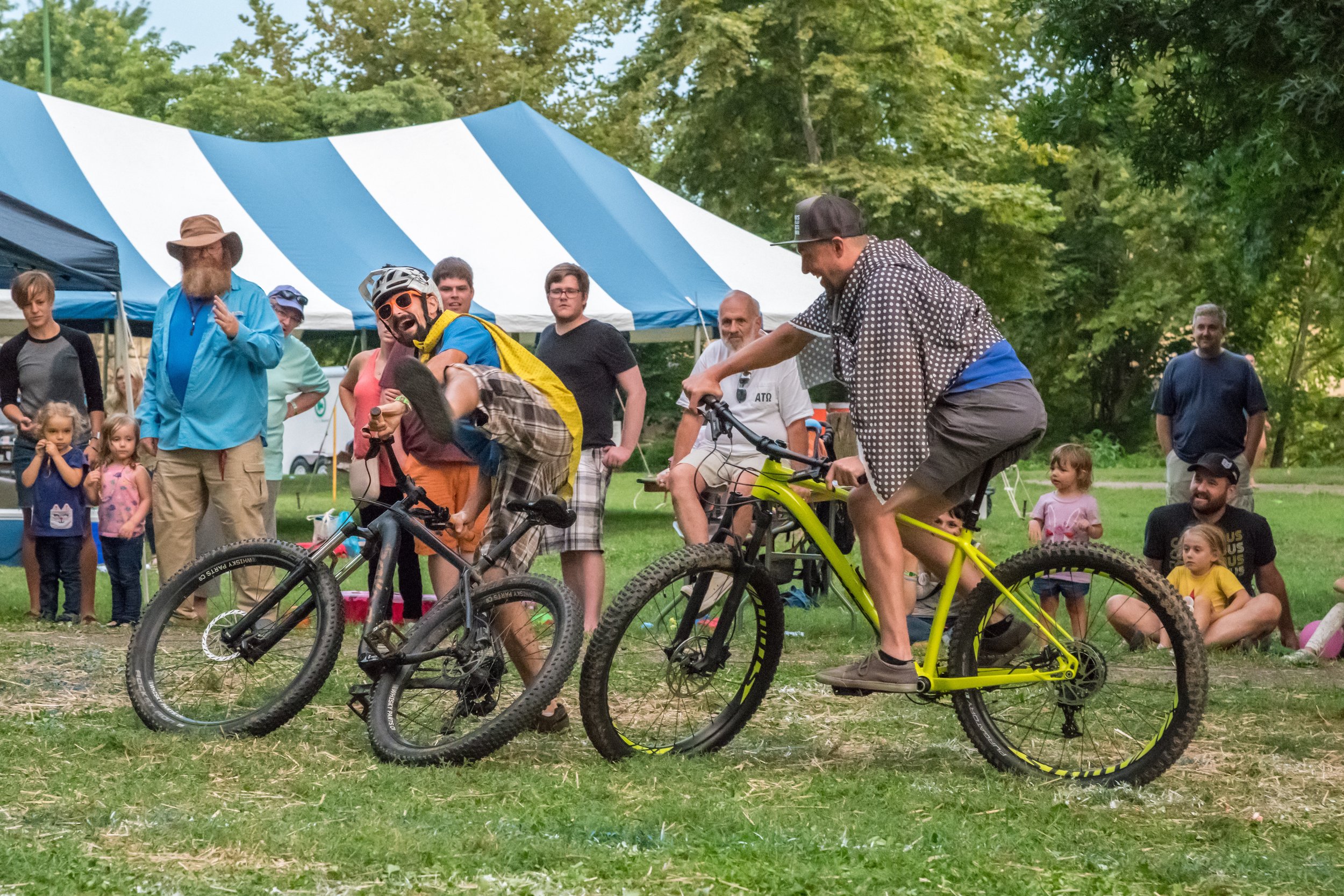 RTA co-founder Ryan Smith (right) overtakes opponent Ryan Miracle (left) during the 2018 Tortoise and Hare World Championships.