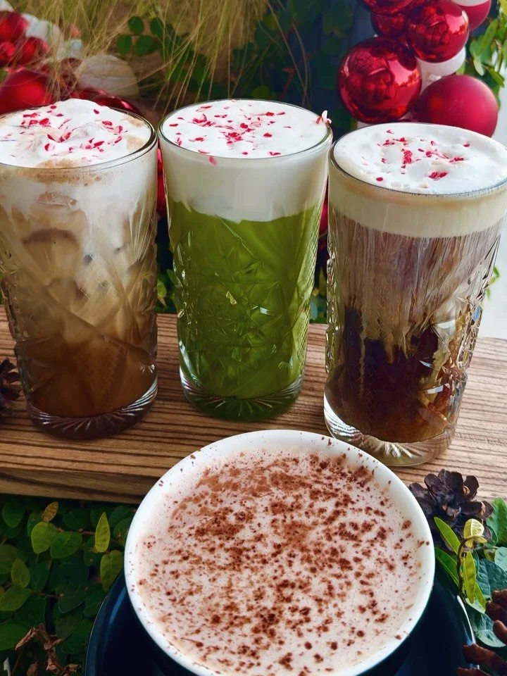 Sip The Season 🎄✨

Holiday Drinks Are Here! 
Come Celebrate The Holiday Season With Us And Treat Yourself To Something Festive! ✨

Peppermint Bark Latte 🍫❄️

Peppermint Matcha 🍵⛄️

Santa&rsquo;s Hot Chocolate 🎅🏼☕️

Don&rsquo;t Forget To Pre Orde