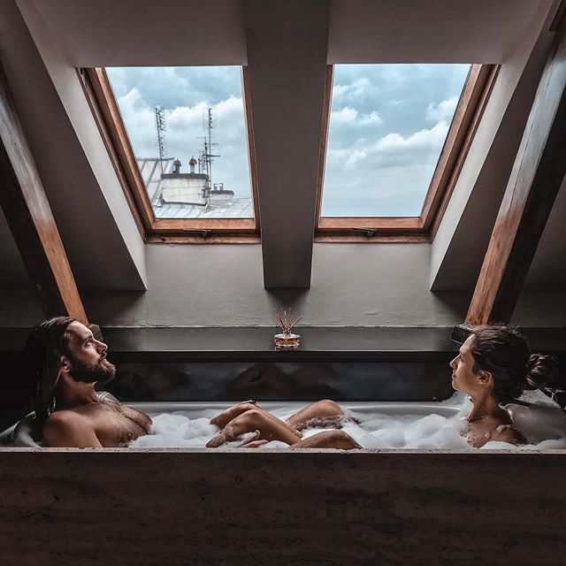 Bubble baths? Yes, please! We had such an amazing time in Krakow celebrating @streetrist turning 33, exploring the old town, and eating countless pierogis. The 🍒 on top was coming home to @hotel_i_restauracja_pod_roza and having  the best view right