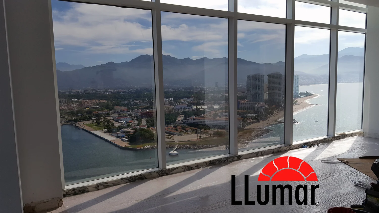 Llumar Window Film | Películas Automotrices