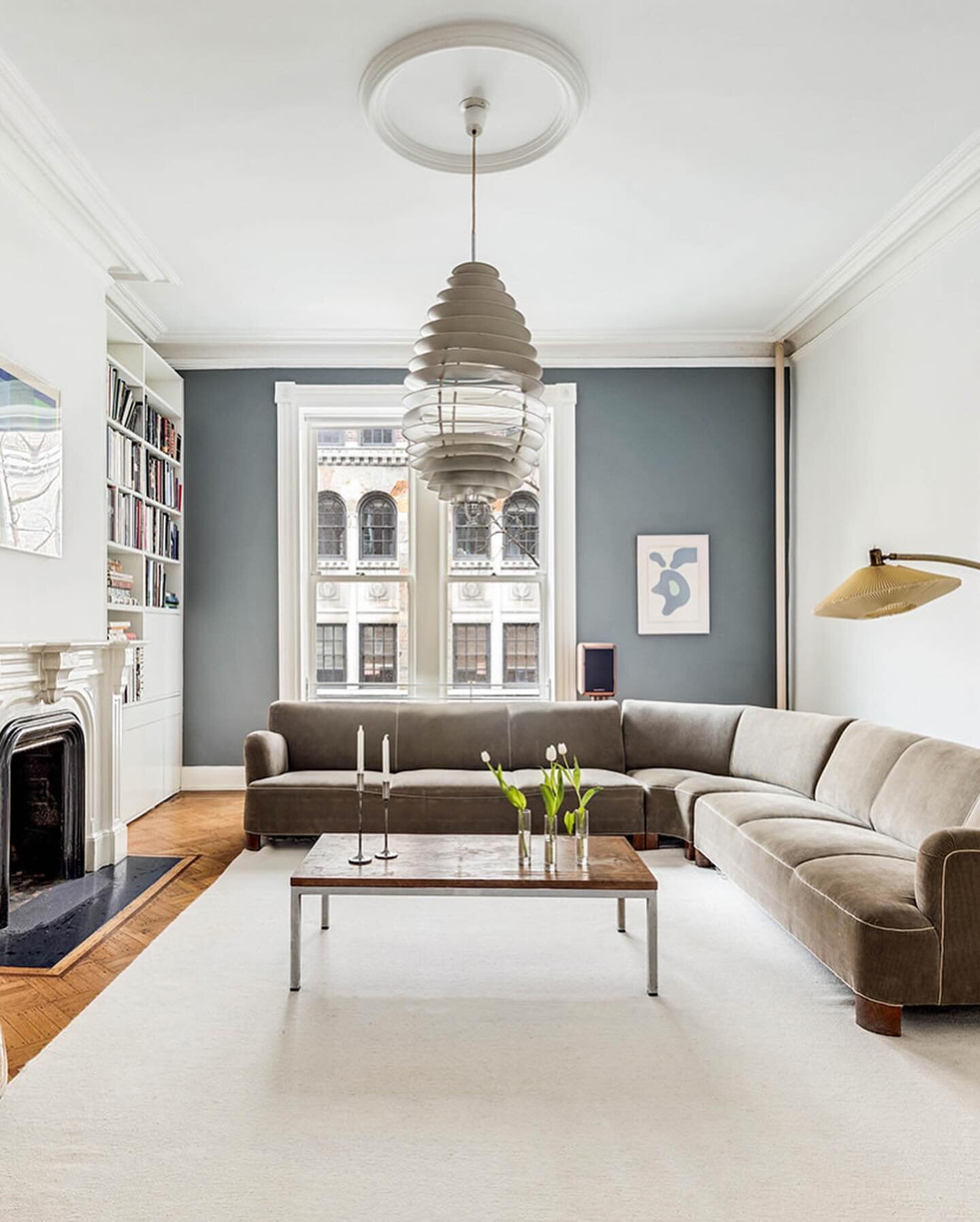 Dazzling 25&rsquo; wide, parlor duplex located on an iconic block in Brooklyn Heights with loads of details: 3 bed, 2.5 bath, 3 working fireplaces, high ceilings and landscaped garden. 

For Rent! 💫

Open house today - 1:30p - 3p by appointment only