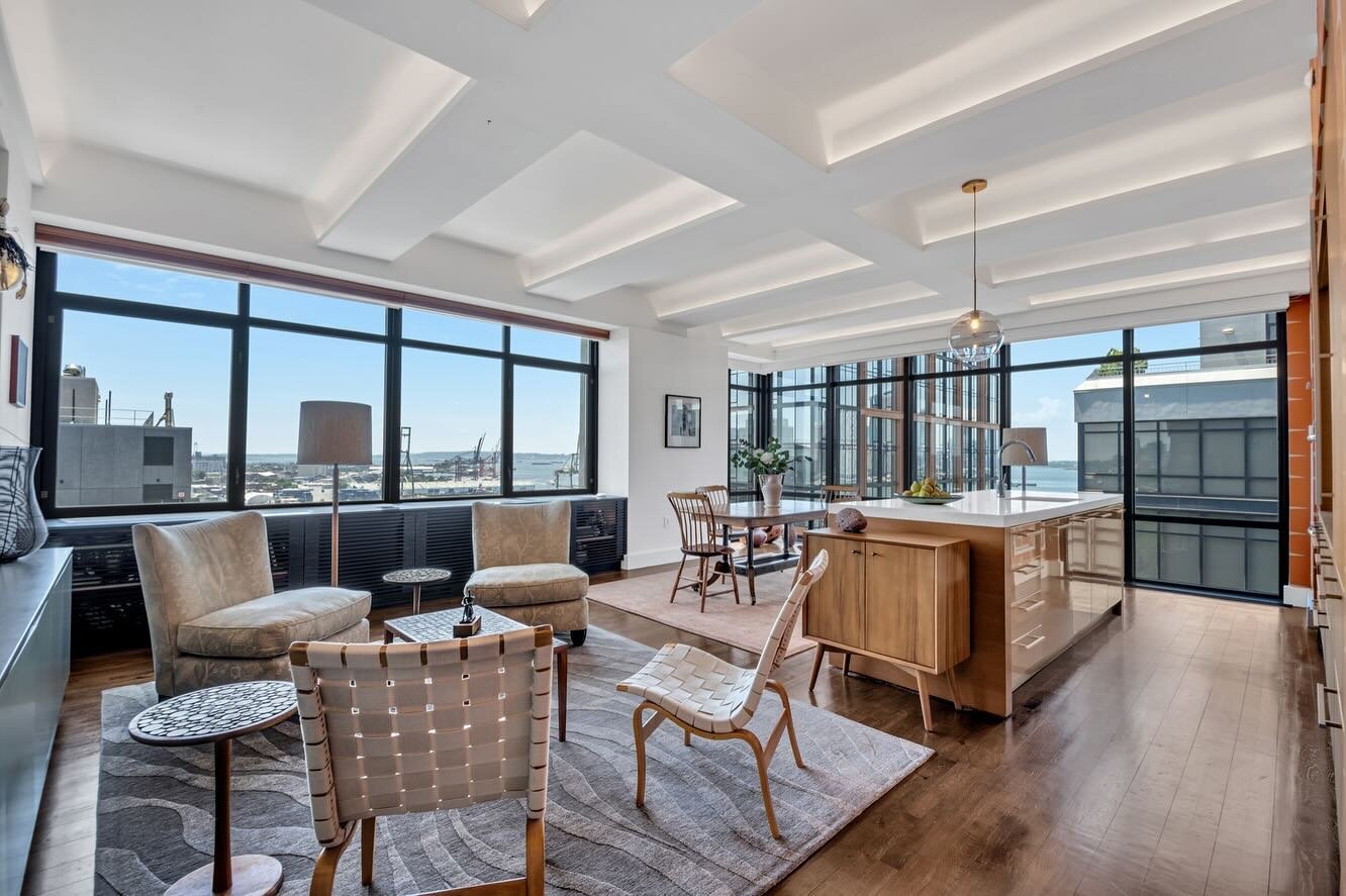 Closed on this stunning residence at One Brooklyn Bridge. Much gratitude to @carolcappelletti for bringing me in on this one and happy for the sellers who are starting a new chapter. #nycrealestate #corcoran #brooklynbridge