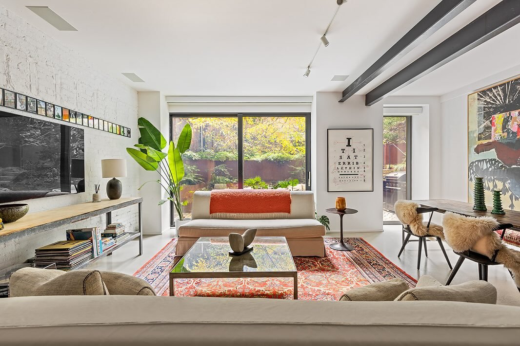 This is your dream Dumbo garden residence with a garden entrance and generous layout: 3 glorious bedrooms, Rifra kitchen, 3.5 ba, office, laundry room. 

Rare opportunity to rent this stylish home. Please DM me for more details and to set up a viewin