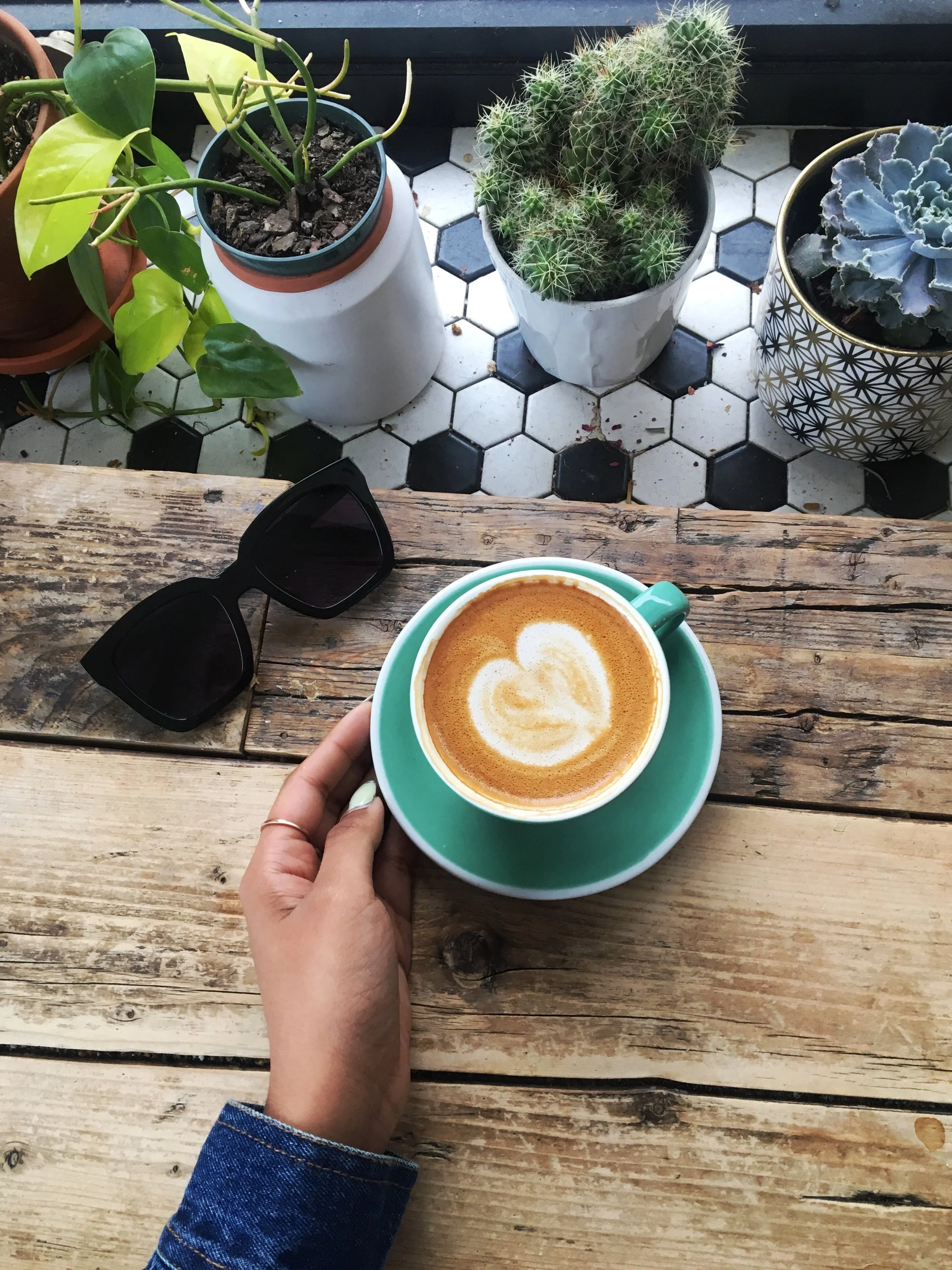 Flat white with almond milk + greenery for the perfect vibe. 