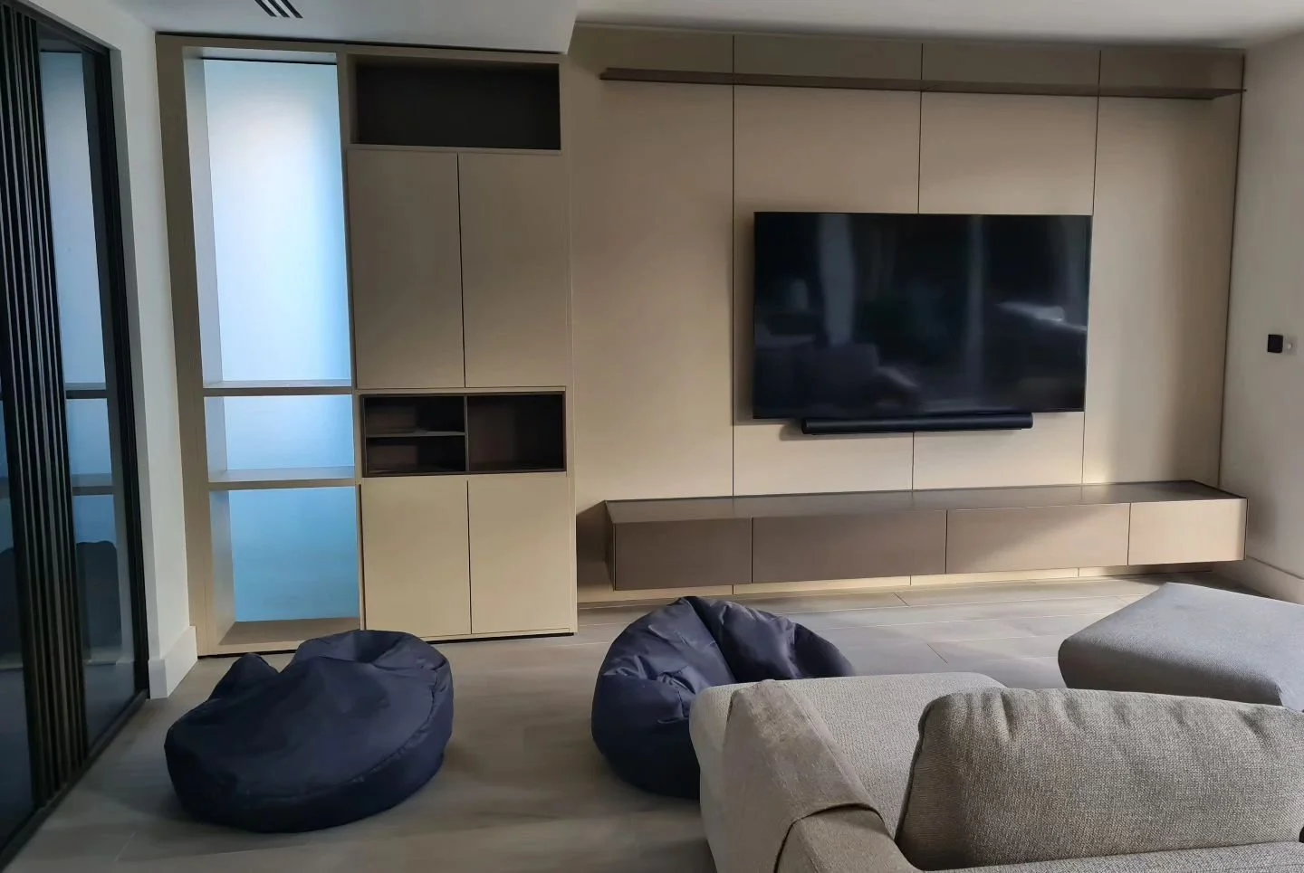 Residential Renovation - London, UK | 2023
Newly renovated living area featuring a wall environment by Poliform, the stunning fine-lines of Barausse doors and the ceramic tiles matching the oak flooring on the upper levels.
Special thanks to the tale