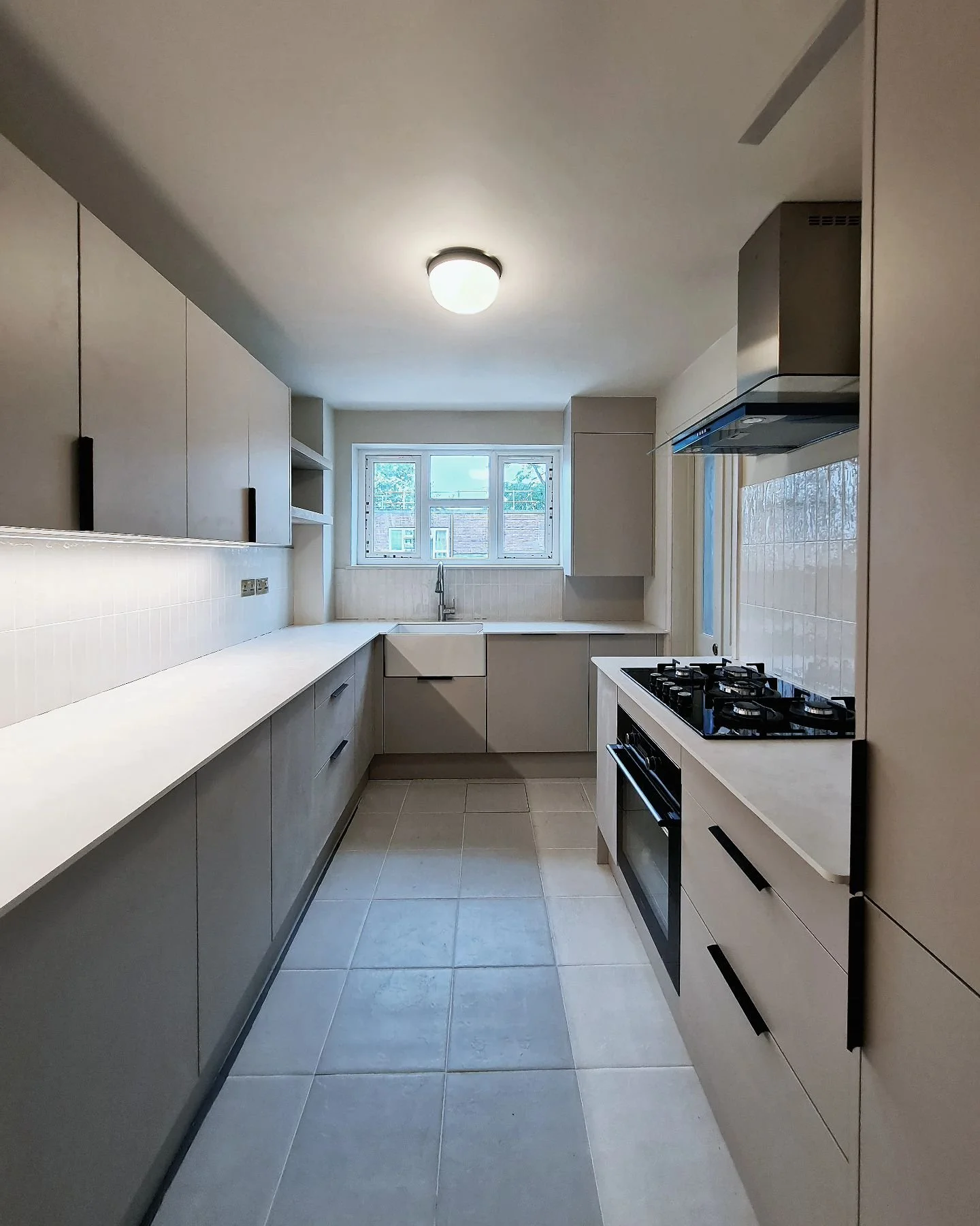 Wins E17 | London UK - 2021
Part of this 70m2 three bedrooms flat renovation included a full demolition, the removal of all the existing building services, and a fresh start from scratch. The result is an interior space that feels bright, spacious, m