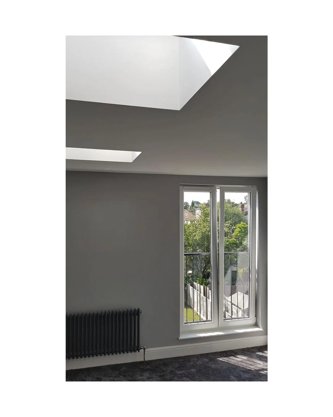 Loft Conversion In East London, UK.
Completed on July 2020.
.
This loft conversion is part of a full renovation of a 3 storeys terraced house. The aim was to achieve an airy open loft space with abundance of natural light, a clear view of the sky and