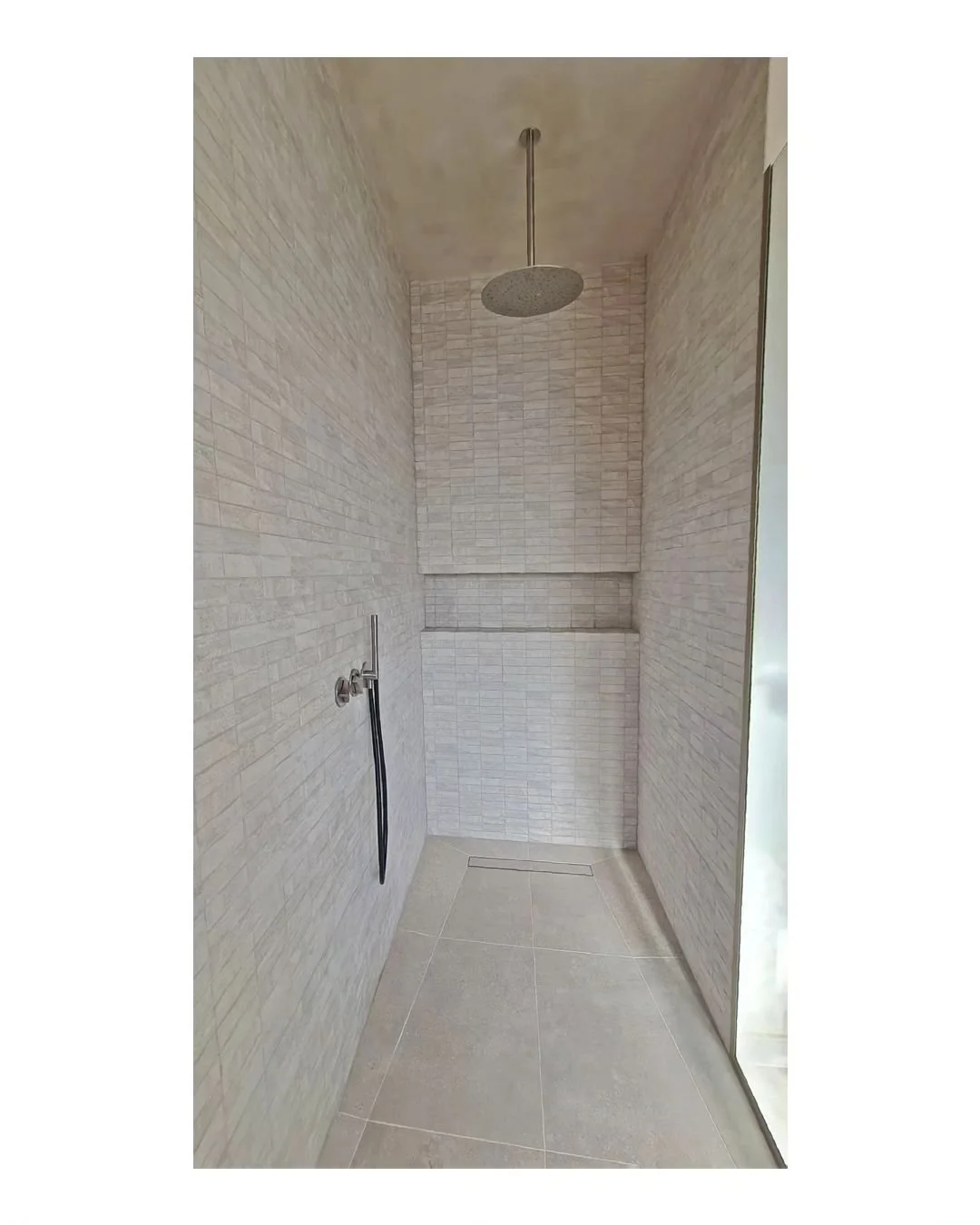 Master Ensuite shower in our recently completed project in Barnes, London, UK. The design concept was to create a soothing and calming shower environment where our client can connect with the organic and tactile materials of the surroundings. Earthy