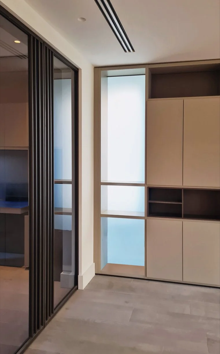 Luxury home renovation Barnes London SW13 by Almendra Studio Open plan kitchen renovation Barnes London Contemporary house refurbishment Barnes SW13