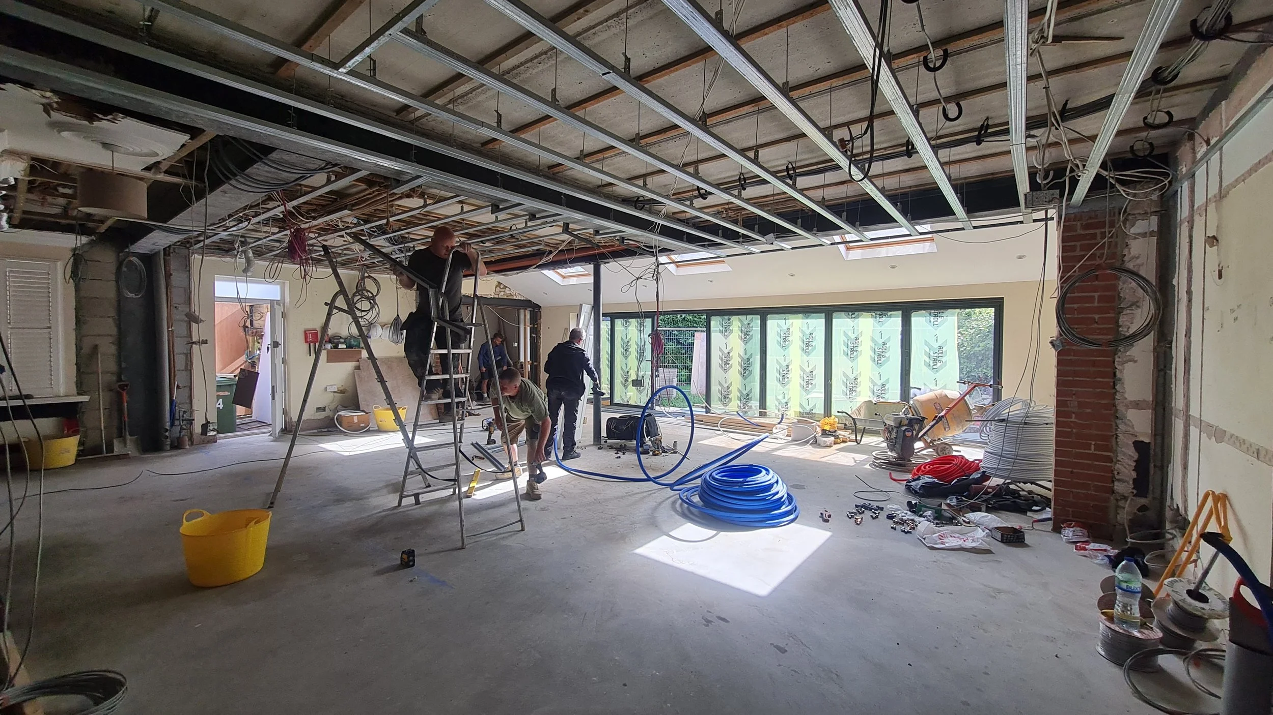 Luxury home renovation Barnes London SW13 by Almendra Studio Open plan kitchen renovation Barnes London Contemporary house refurbishment Barnes SW13