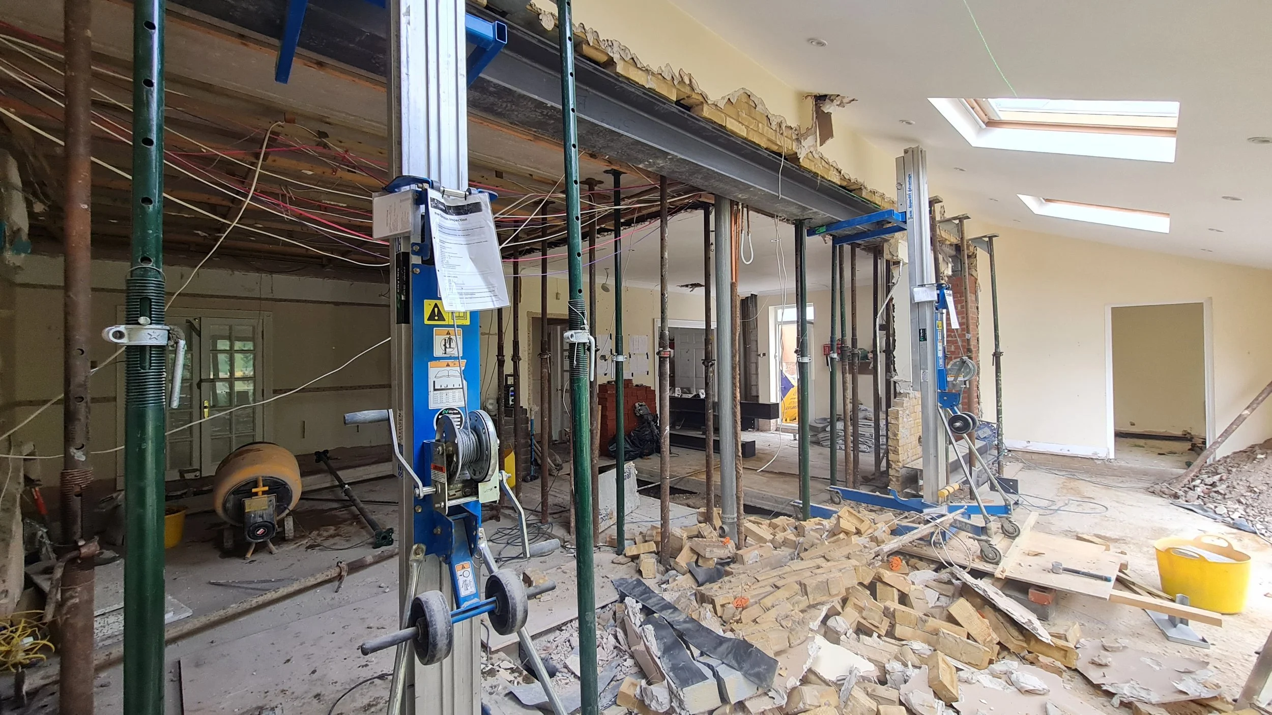 Luxury home renovation Barnes London SW13 by Almendra Studio Open plan kitchen renovation Barnes London Contemporary house refurbishment Barnes SW13