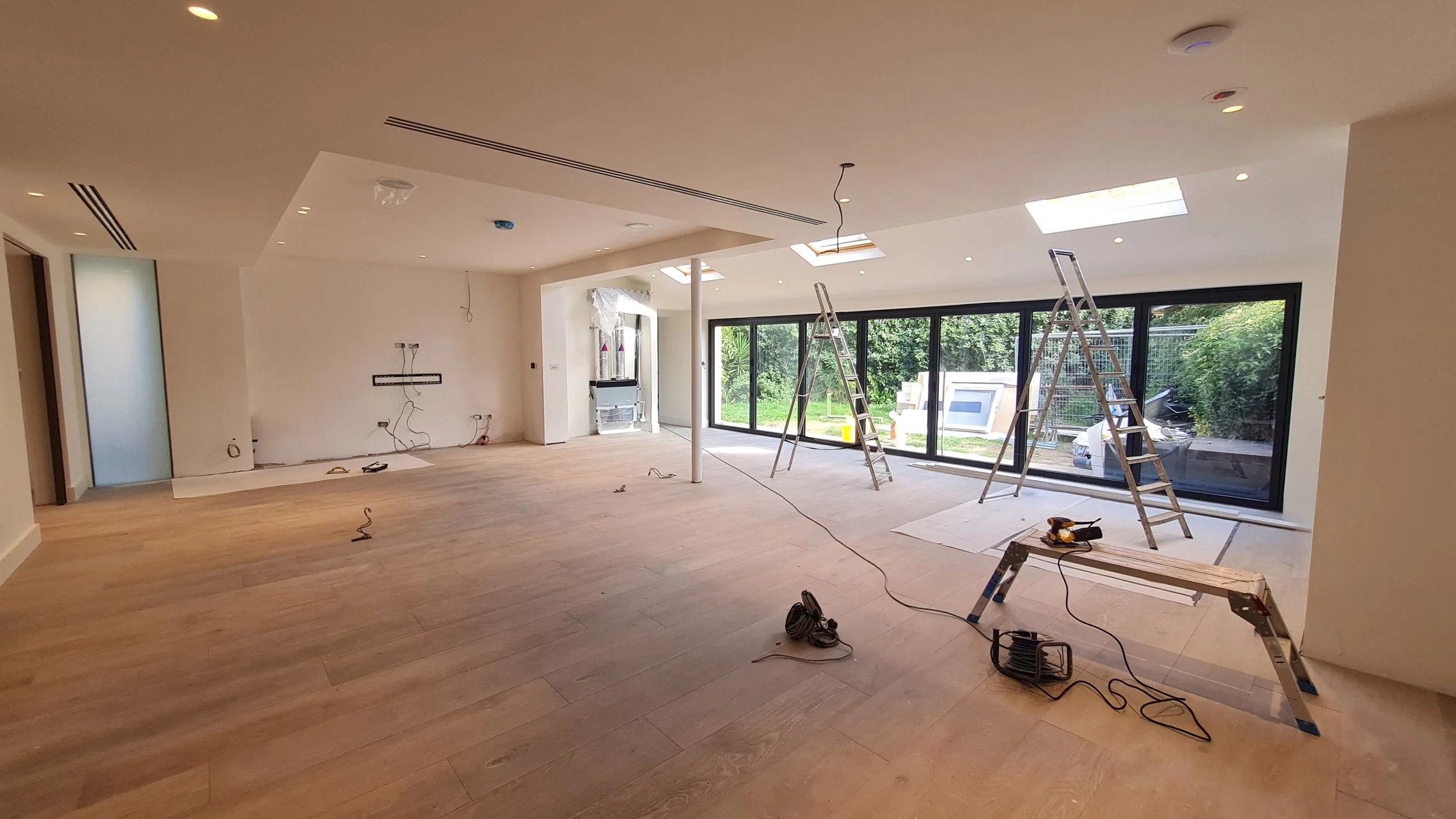 Luxury home renovation Barnes London SW13 by Almendra Studio Open plan kitchen renovation Barnes London Contemporary house refurbishment Barnes SW13