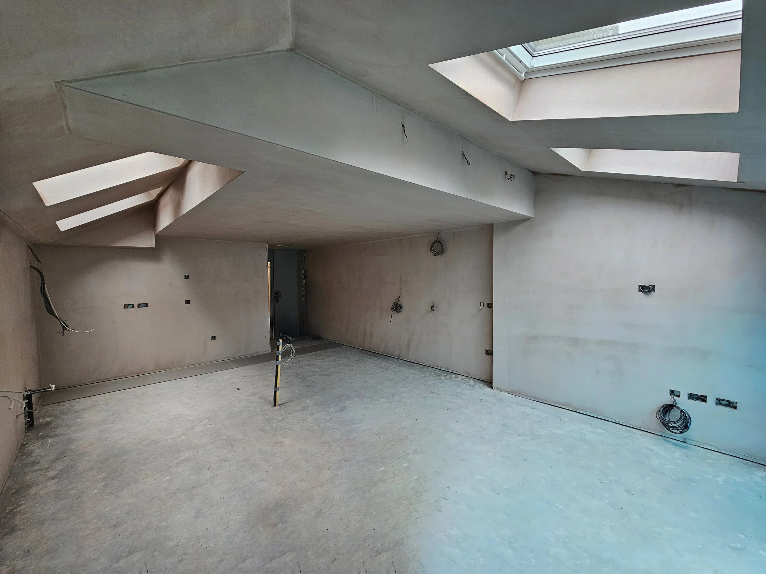 Wrap-around rear extension and open-plan kitchen within a Victorian terrace house renovation in Herne Hill, London, delivered by Almendra Studio.
