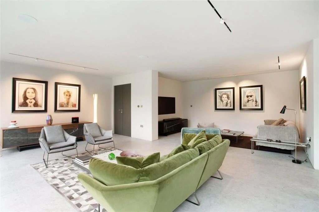 Open-Plan Living Space — New Build Residence Walton-on-Thames