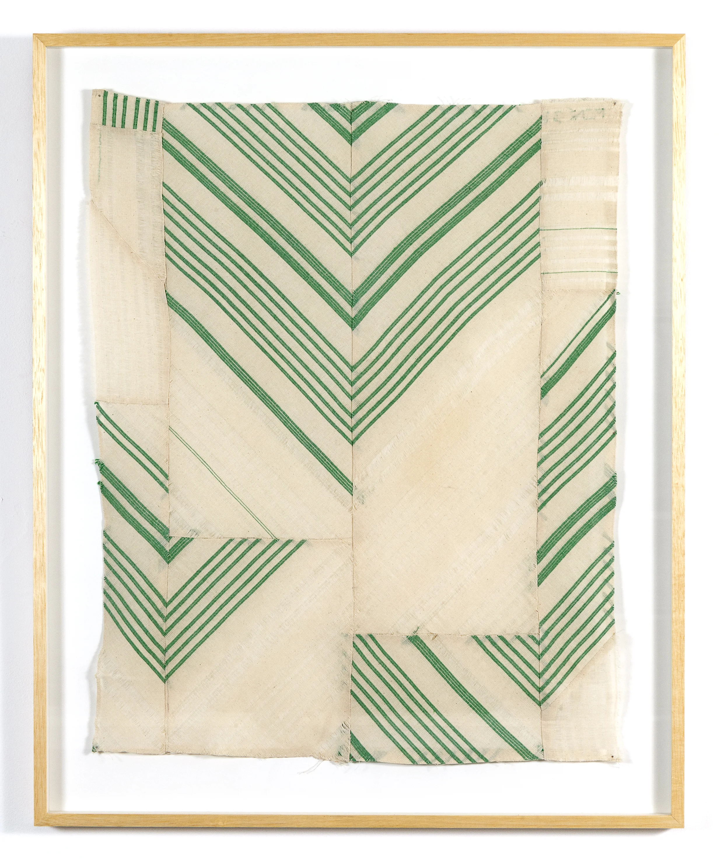 18. Constructive Cloth (Seringueira), João Modé, 2018. A Gentil Carioca gallery, Rio de Janeiro. Courtesy of the artist João Modé/A Gentil Carioca gallery.