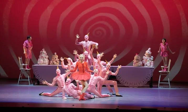 Hansel and Gretel - Behind the Curtain