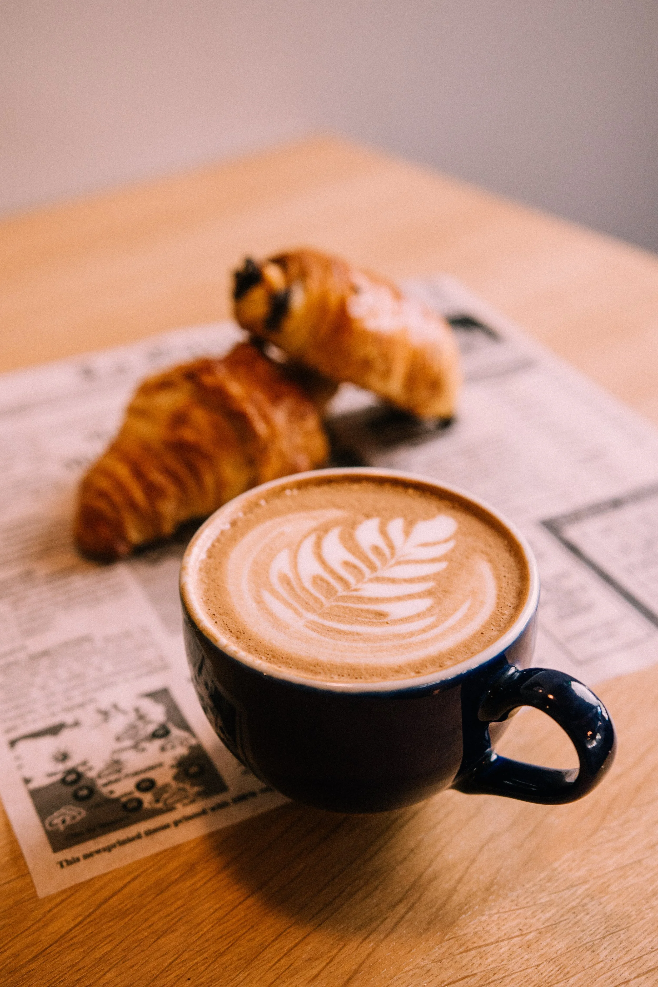 latte croissant.jpg