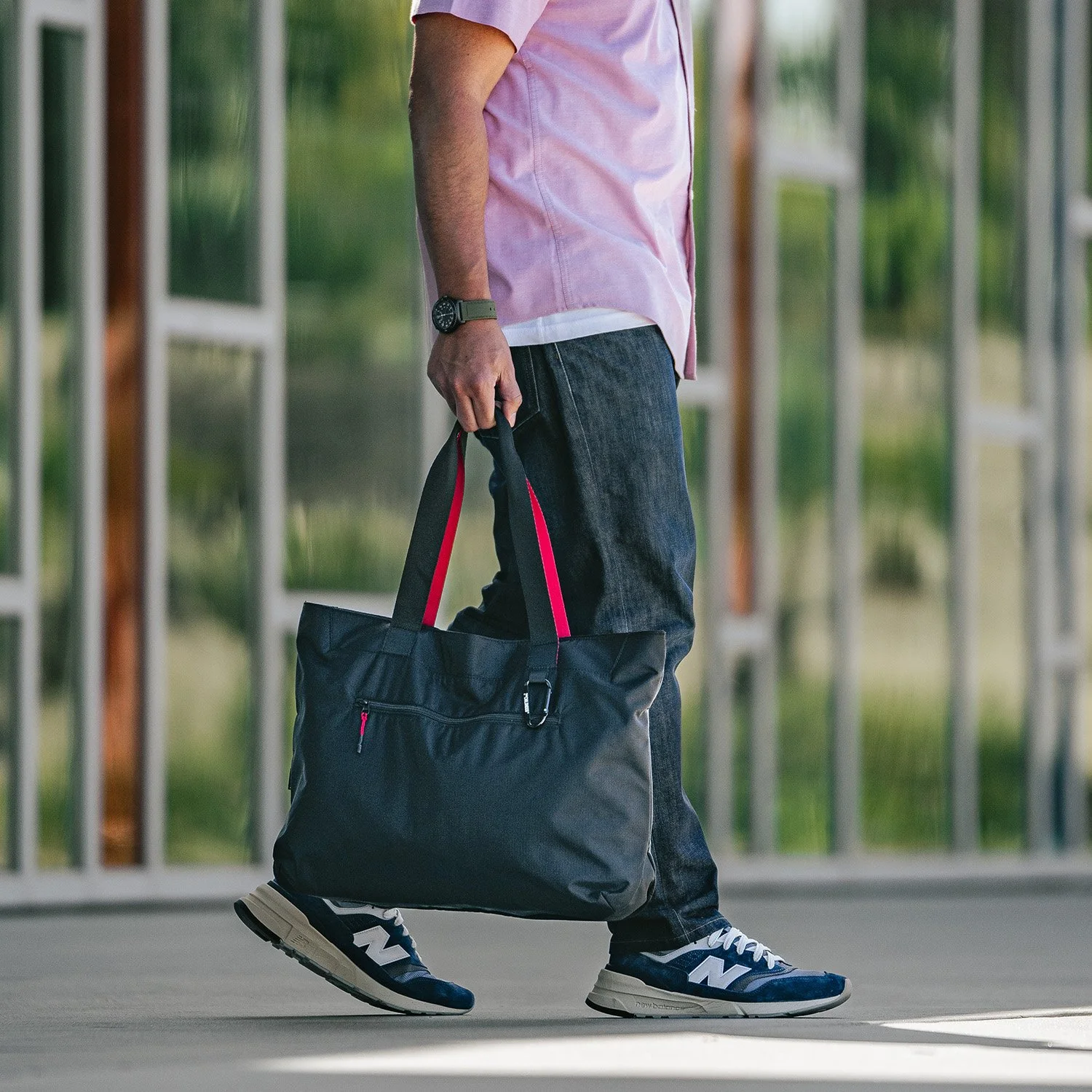 2ndchildhood_Tote_Bag_Lifestyle_02.jpg