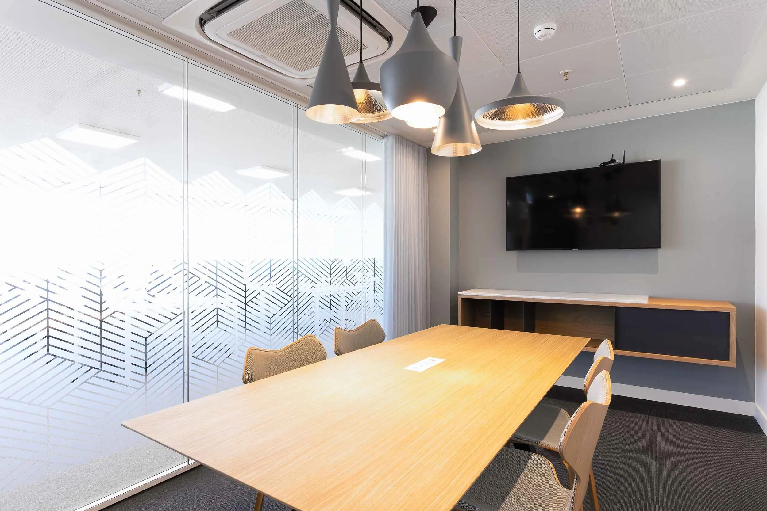 The sideboard is a hallmark in meeting rooms