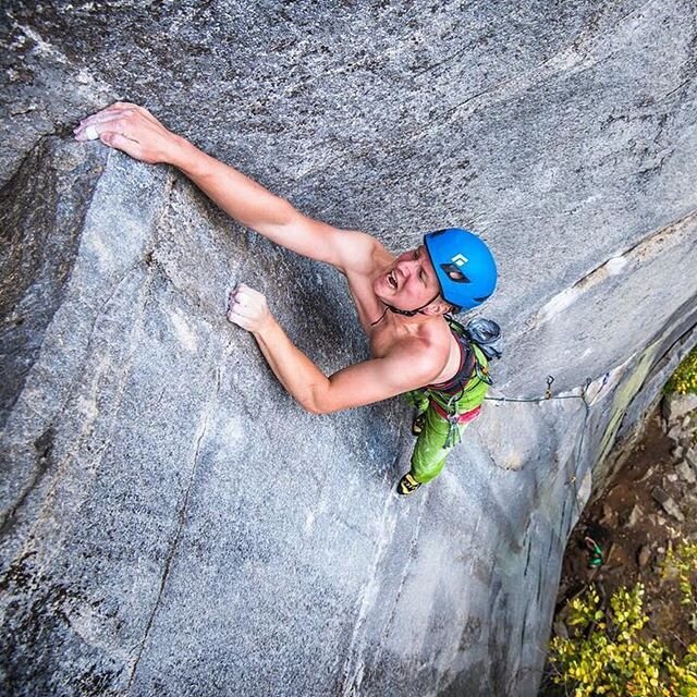 Happy Fathers Day to all the trad dads out there! #tbt to @joe_virtanen climbing Waste Not Want Not (5.12b/c) at Looking Glass. 📸 @fixedlinemedia #lookingglassrock #climbsouth #traddad #dadbods