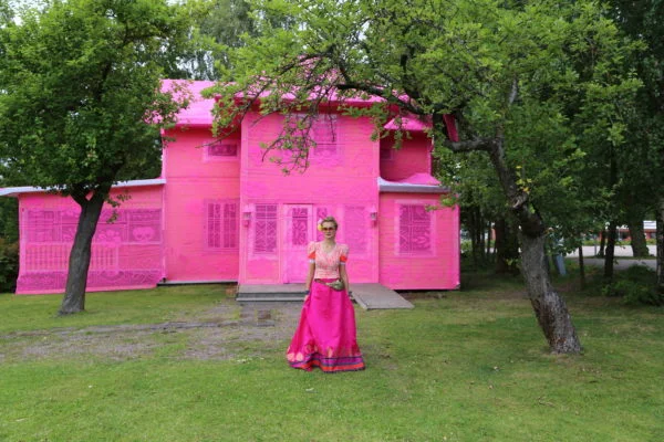 olek-in-front-of-our-pink-house-avesta-sweden-2016-e1480890755367.jpg