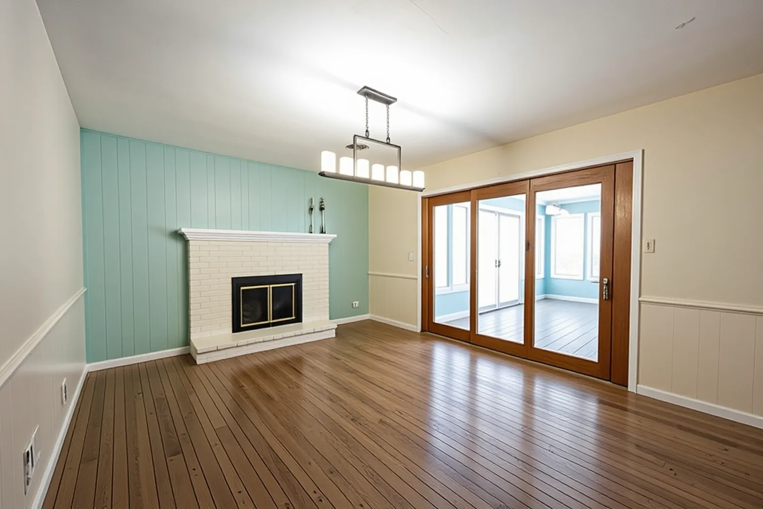 Dining room empty.png