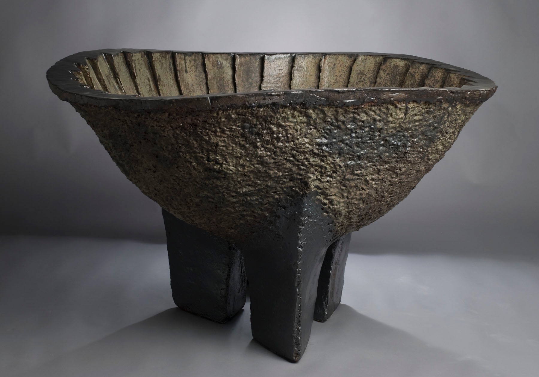 Cauldron with Three Legs- Amore Pacific Museum of Art Korea