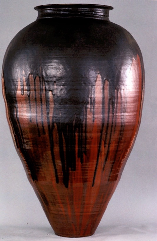 Colossal Jar in Red and Black - American Museum of Ceramic Art