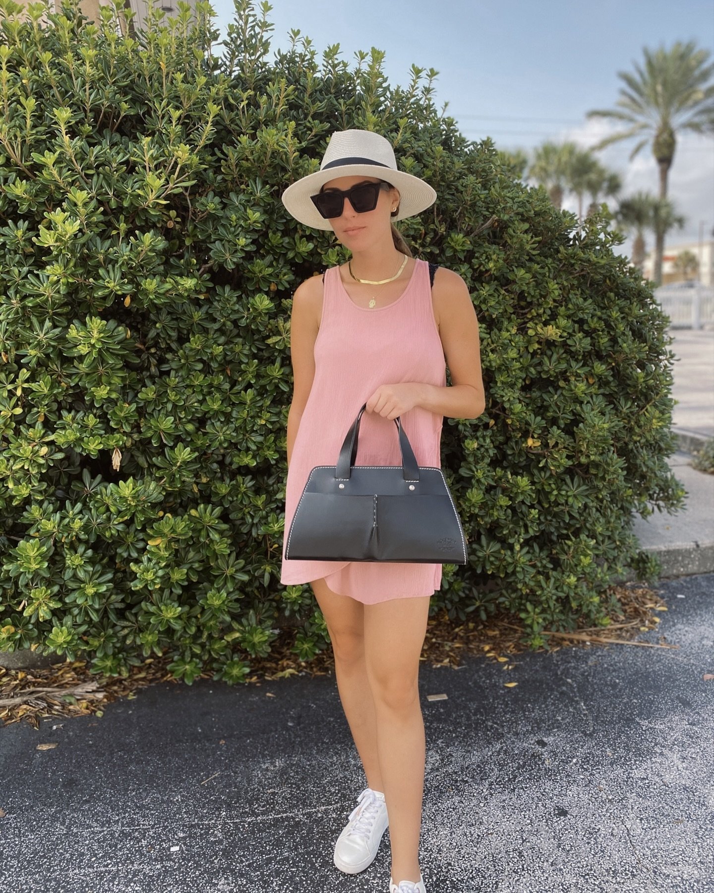✨ Feature Friday ✨ our East West is made with rawhide leather cuoio 👜 This great resistant leather ages beautifully, and looks better and better with time