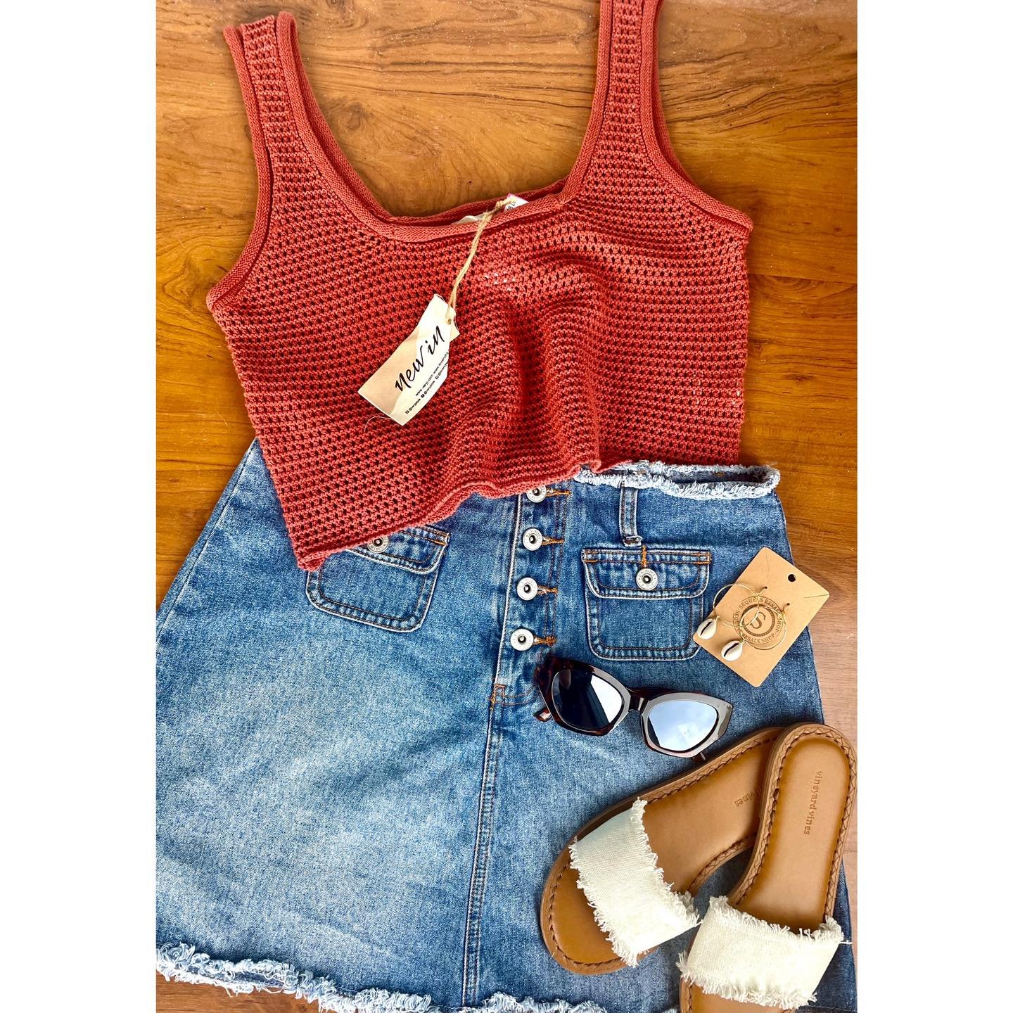 Happy Wednesday!☀️

Come shop for summer looks! We&rsquo;re open from 10-6!
&bull;
&bull;
&bull;
Tank: medium, $7.99
Skirt: 10, $7.49
Shoes: 6, $16.99