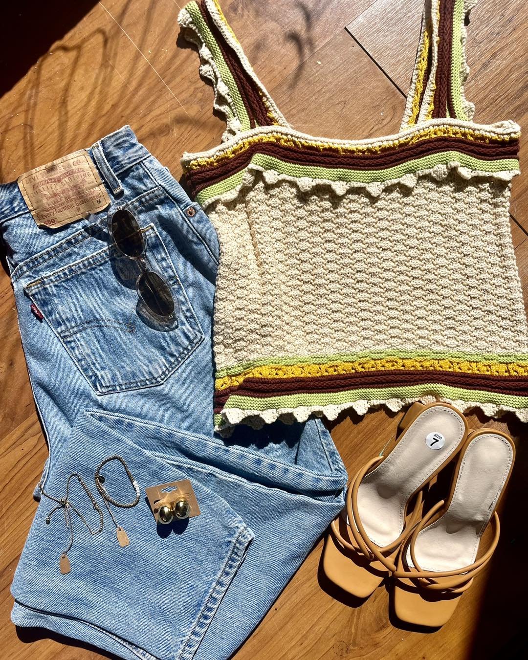 From clothing and shoes to accessories we&rsquo;ve got it all here at Sequels!💁&zwj;♀️🛍️

Come shop today! We&rsquo;ve got lots a new summer inventory for all! 👗☀️🩴
&bull;
&bull;
&bull;
Top: medium, $7.99
Jeans: 12, $12.99
Shoes: 7, $9.99