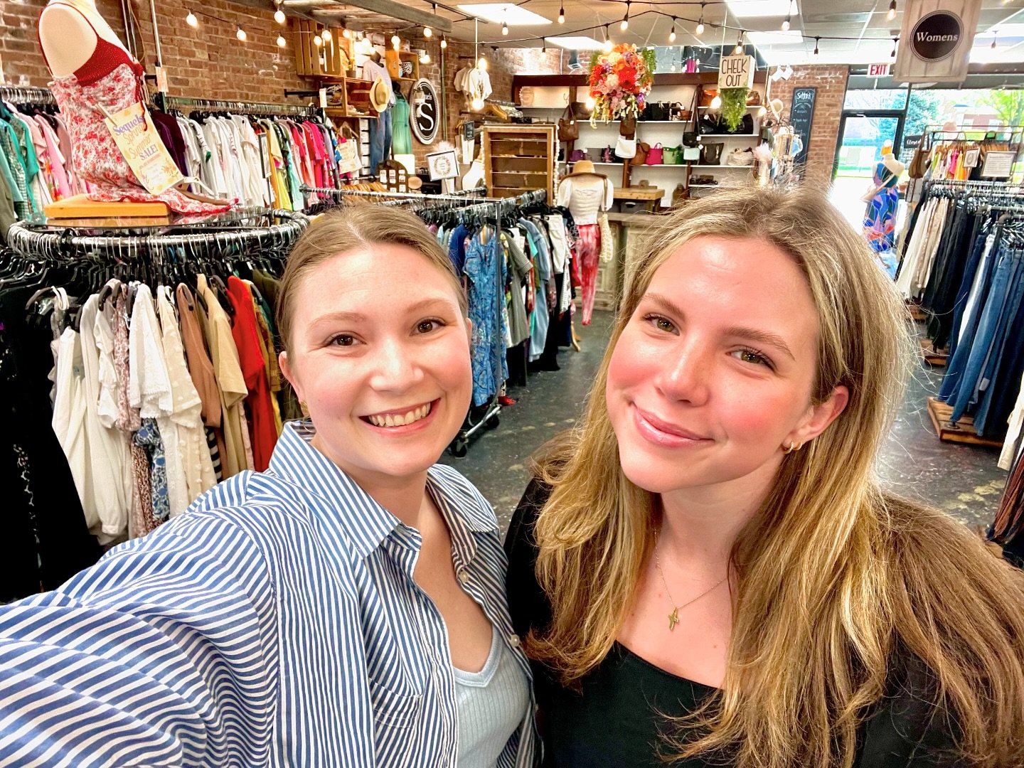 Happy Wednesday!!✨

Come visit us today and do some shopping! 🛍️We have lots of summer inventory for men, women, and kids!!☀️ Open till 6pm!