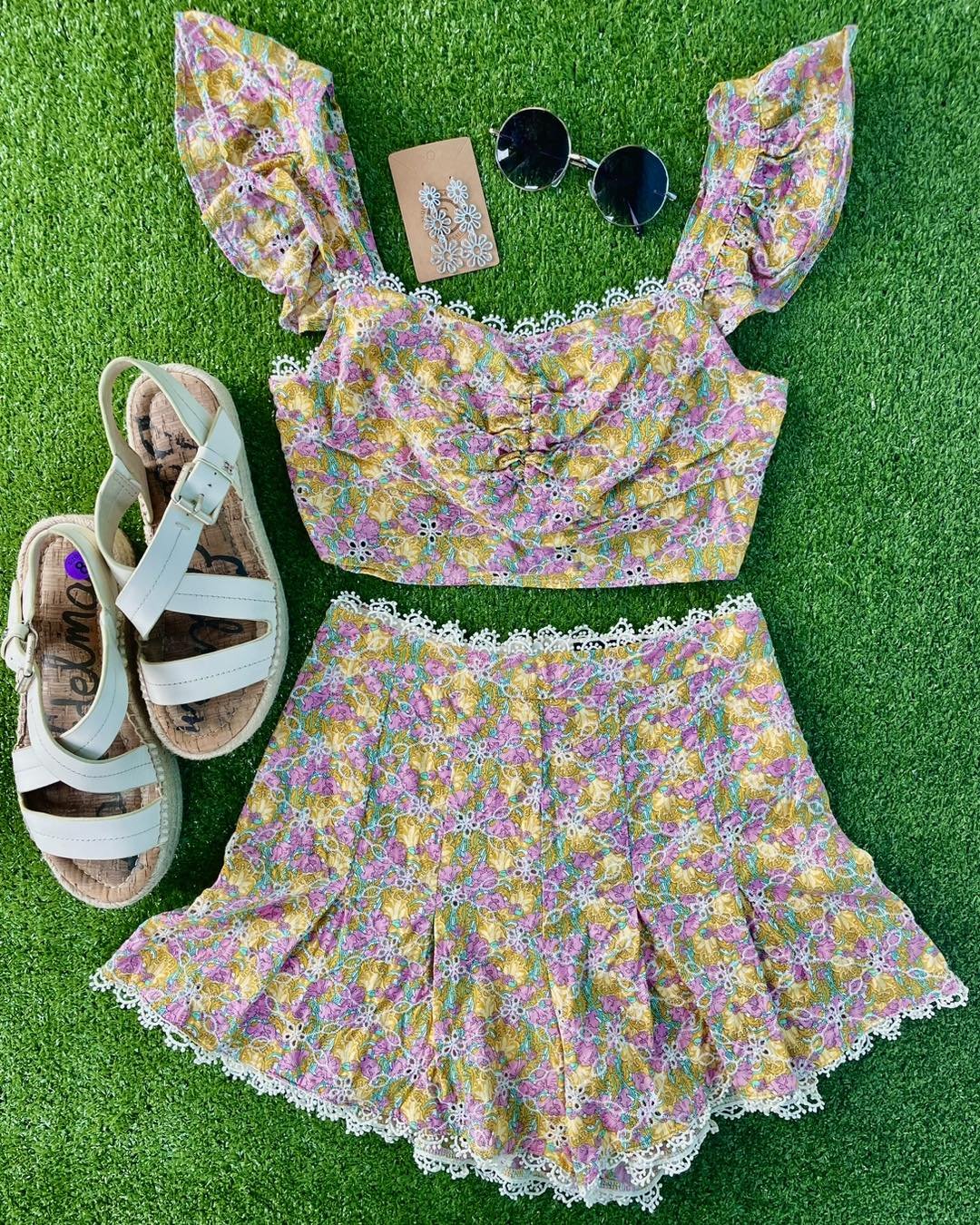 How cute is this two piece set from Lulus!?🤩

Add it to your summer wardrobe today! We&rsquo;re open from 10-6!!
&bull;
&bull;
&bull;
Set: small, $15.49
Shoes: 8, $17.49