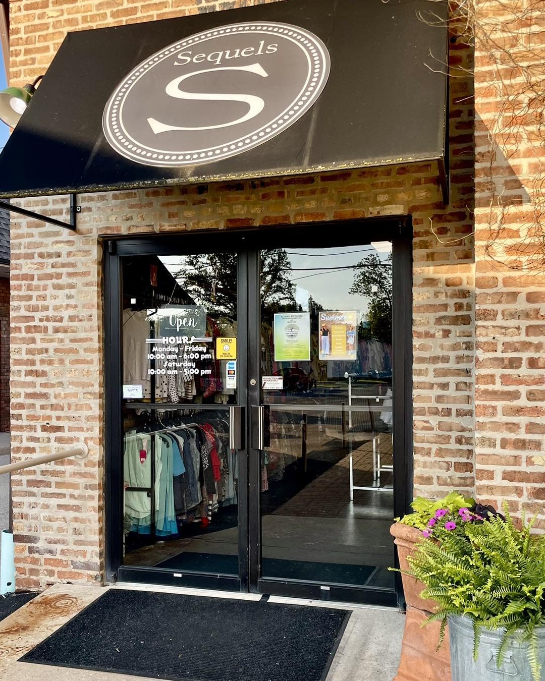 Happy Friday!😆

It&rsquo;s a beautiful for shopping!!🛍️☀️ We&rsquo;ll be here till 6pm so stop in!!