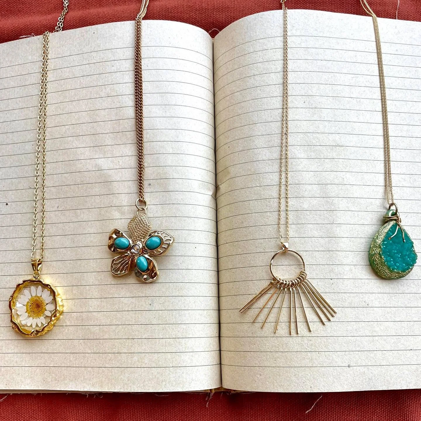 Restocking Sequels Exclusive Accessories!🤩

Shop these new styles and MORE this Friday and Saturday during Sequels&rsquo; Back-to-School SALE &mdash; enjoy 20% OFF STOREWIDE!!!🎉📖
