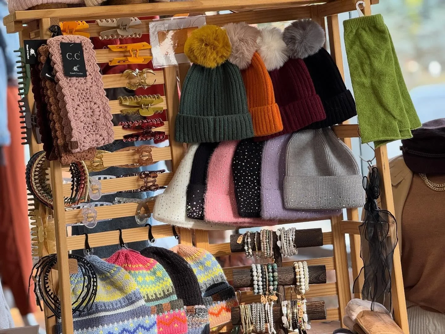 The fall chill has officially checked in 🍂 Cozy up with Sequels Exclusive Accessories &mdash; from soft knits to sparkling details, we&rsquo;ve got the perfect layers for sweater weather! 🍁🧣
Shop Monday&ndash;Friday 10&ndash;6 and Saturdays 10&nda